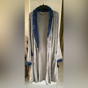 SERENITY HOME : Brand New , Unisex fleece robe , Grey or Blue